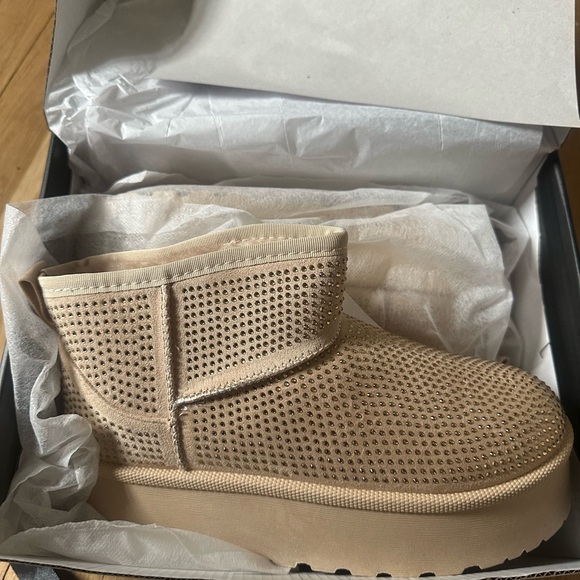 Snow Glow Platform Rhinestone Booties 8 NIB - Picture 4 of 4